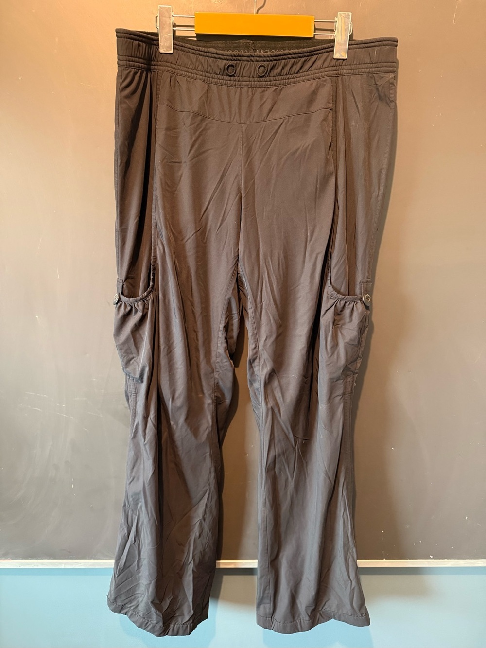 Lululemon Lightweight lined Cargo Lounge Pants in Charcoal